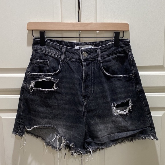 Zara Hi Rise Distressed Ripped Mom Shorts In Washed Black Size 2 - Picture 2 of 5
